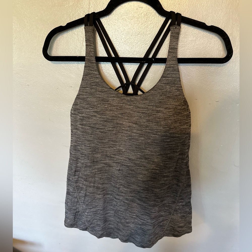Lululemon workout top size 6
